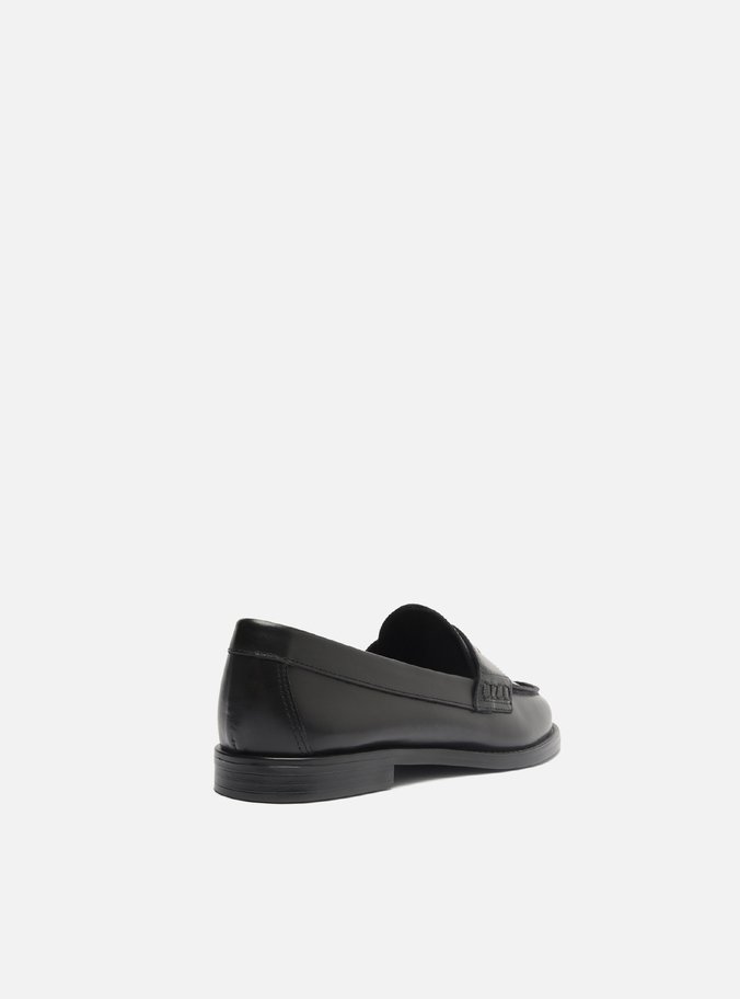 Mocassim Preto Couro Bico Redondo Tira