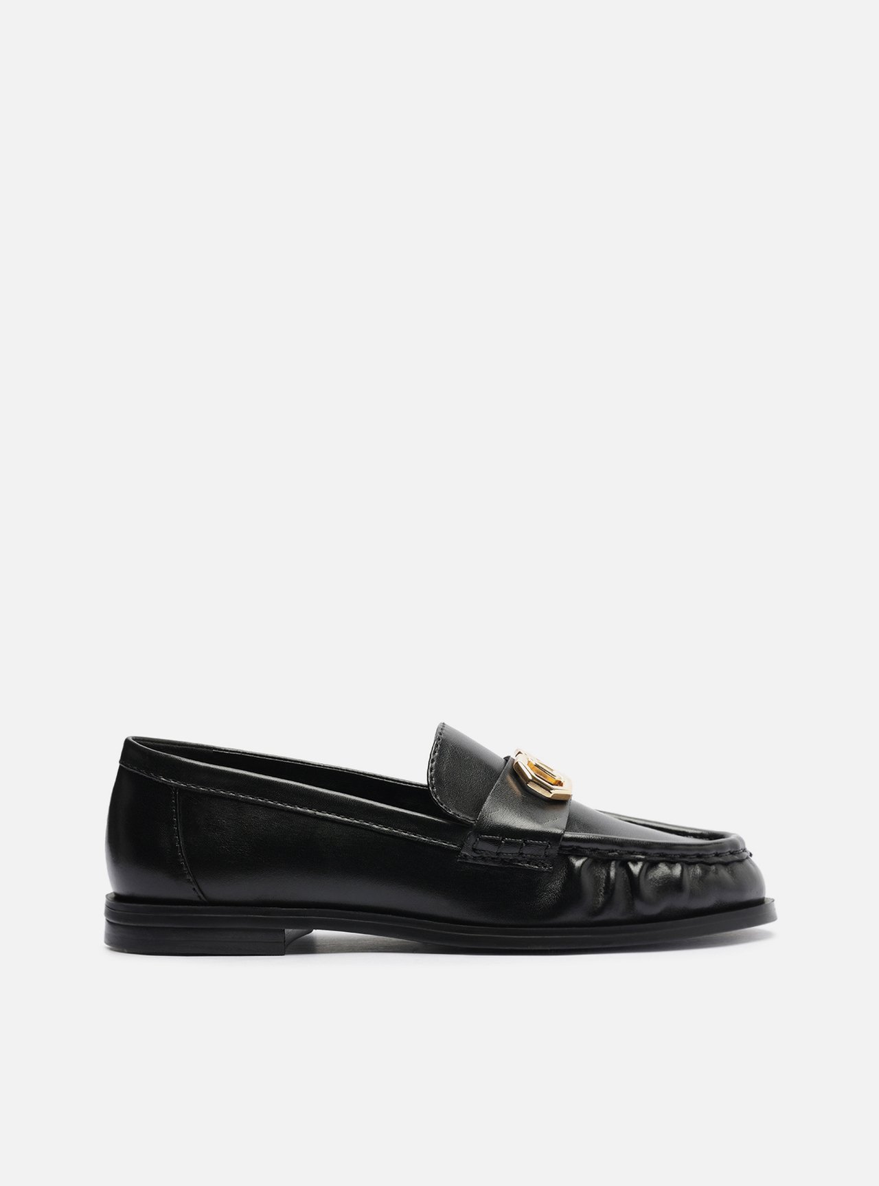 Mocassim Preto Couro Franzido Tira Metal — foto 1