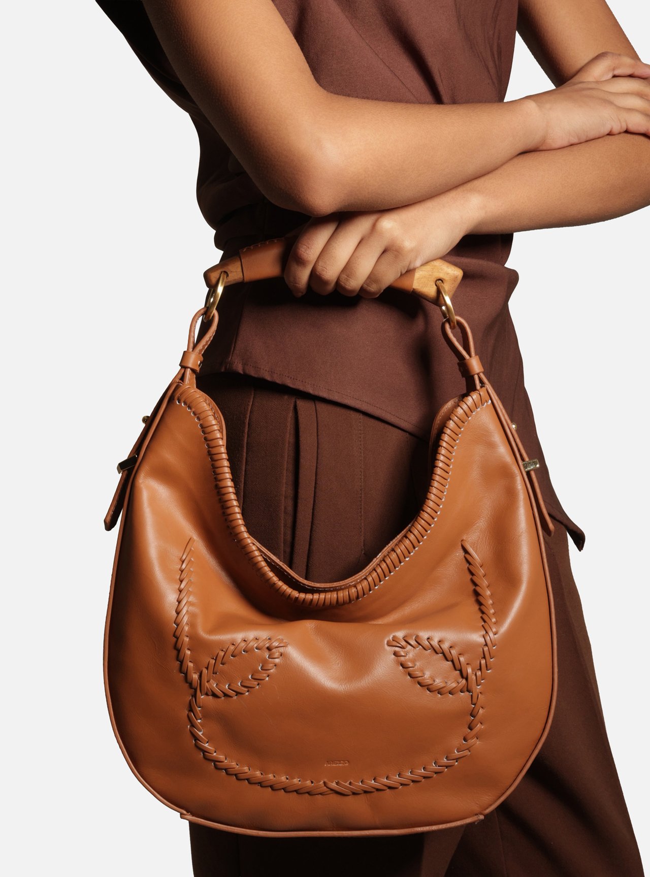 Bolsa Hobo Preta Couro Média Tressê — foto 6