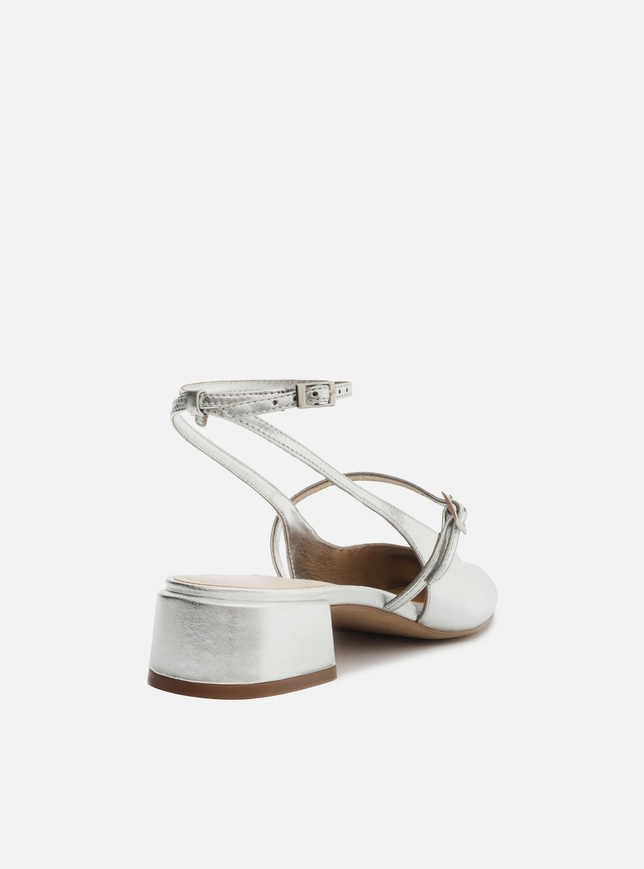 Scarpin Prateado Salto Bloco Fivela Slingback — foto 3