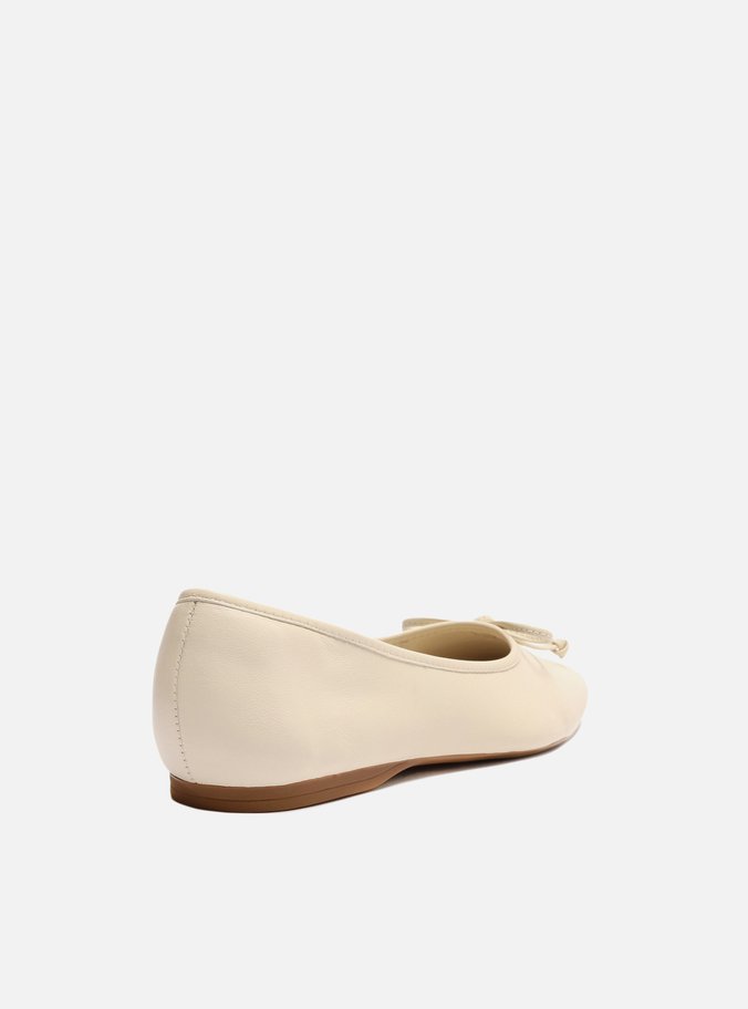 Sapatilha Off-White Couro Bico Quadrado Laço Smart