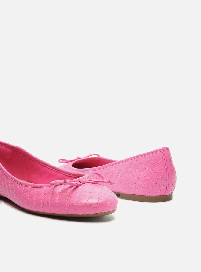 Sapatilha Rosa Matelassê Bico Redondo