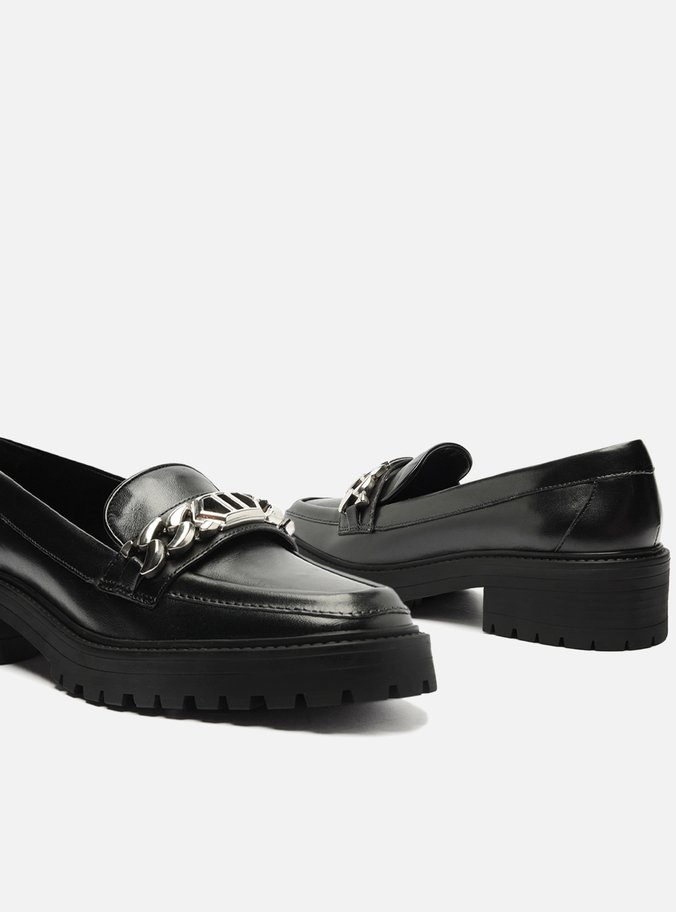 Mocassim Preto Couro Tratorado Corrente