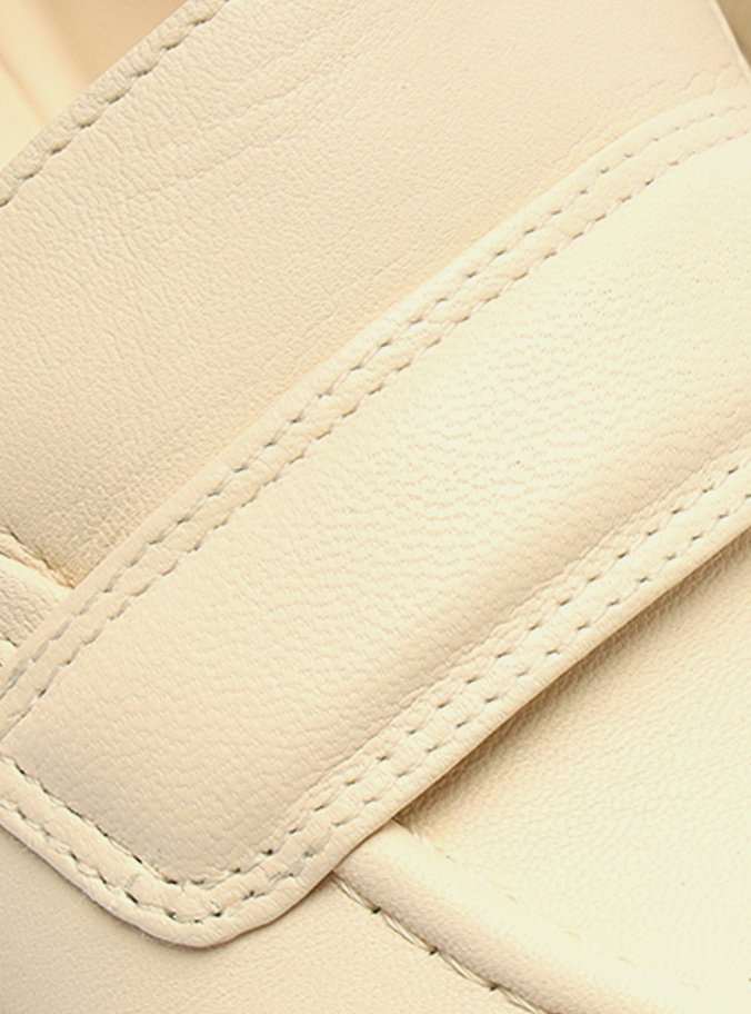 Mocassim Off-White Couro Tratorado Tira