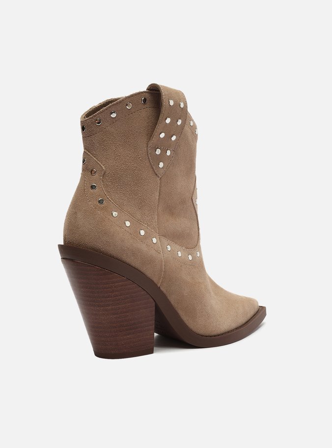 Bota Marrom Acamurçada Cano Curto Tachas Western