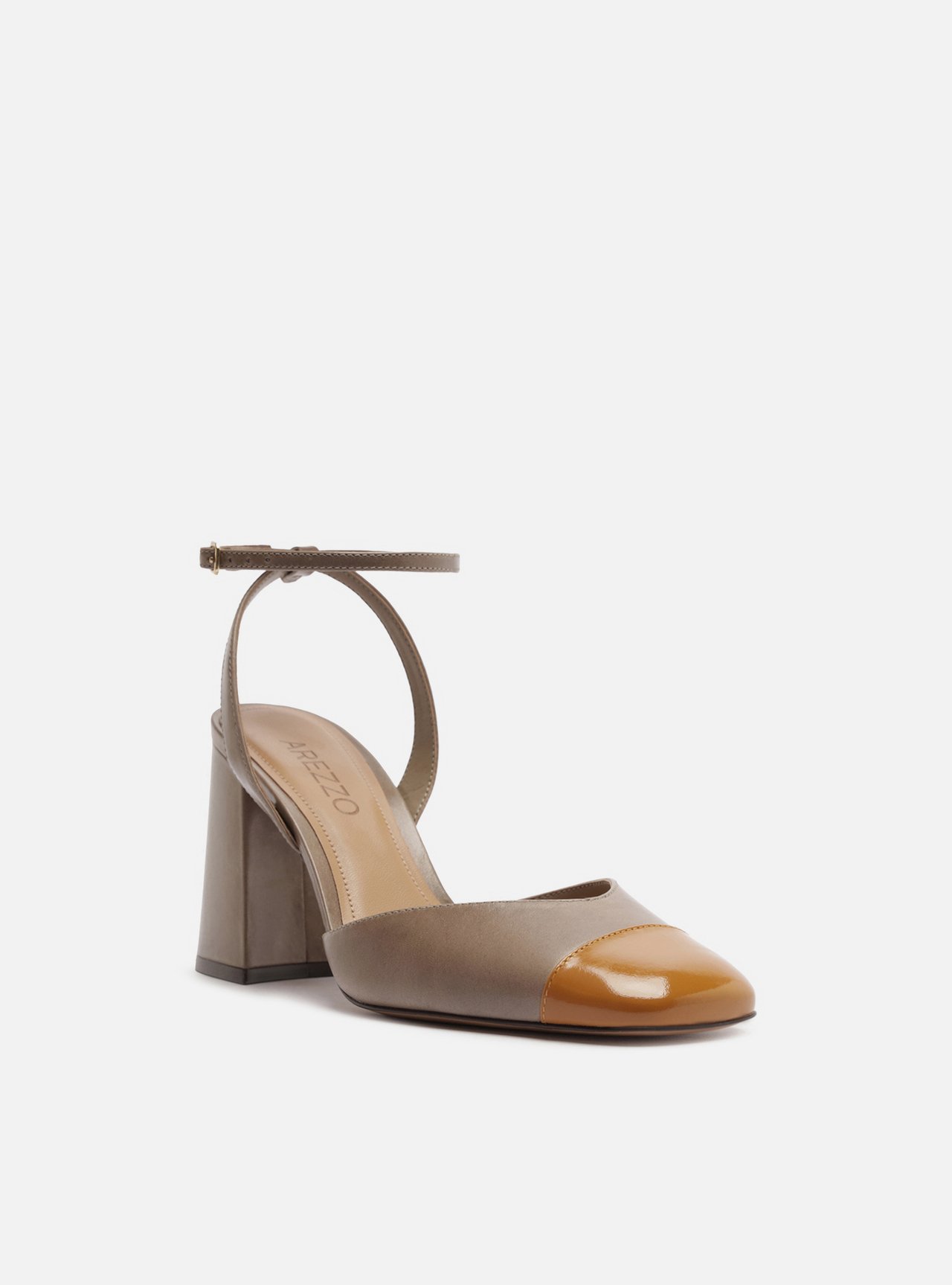 Scarpin Cinza Fivela Cap Toe Caramelo — foto 2