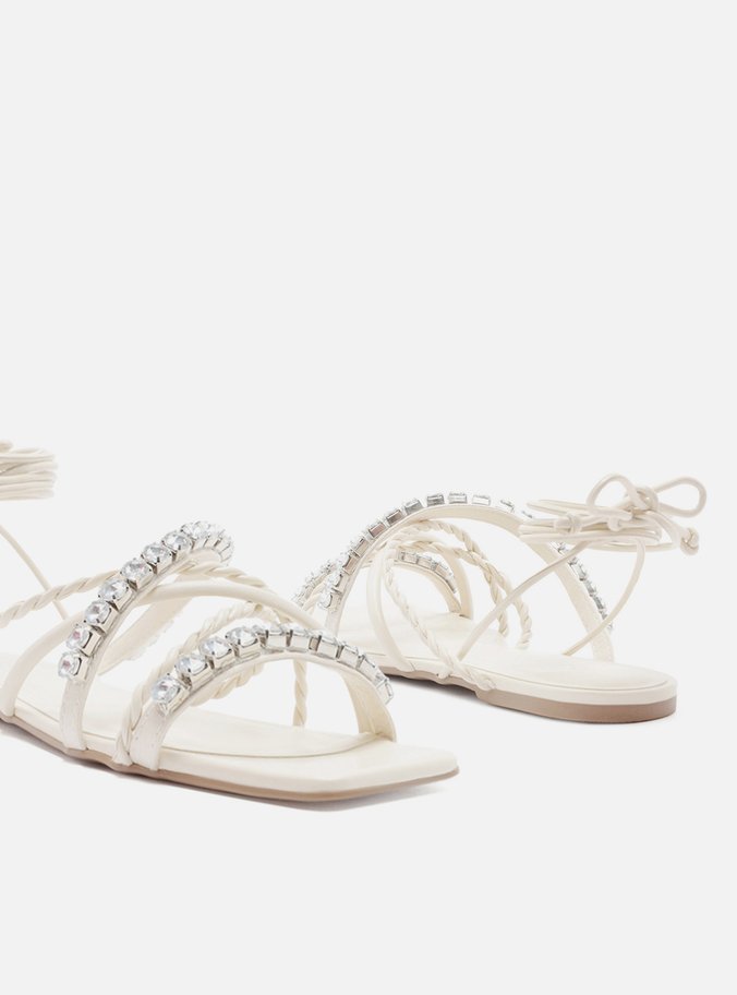 Sandália Off-White Salto Rasteiro Tiras Pedrarias