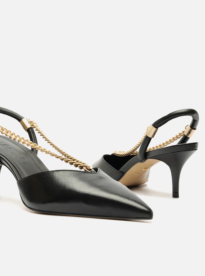 Scarpin Preto Couro Salto Baixo Corrente Esther