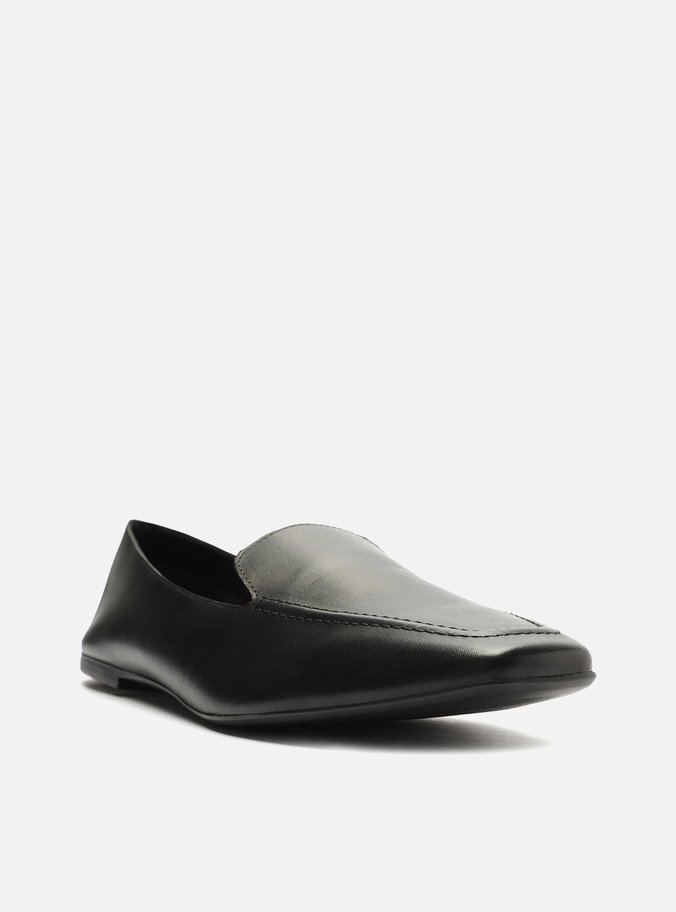 Mocassim Preto Couro Bico Quadrado Costuras 