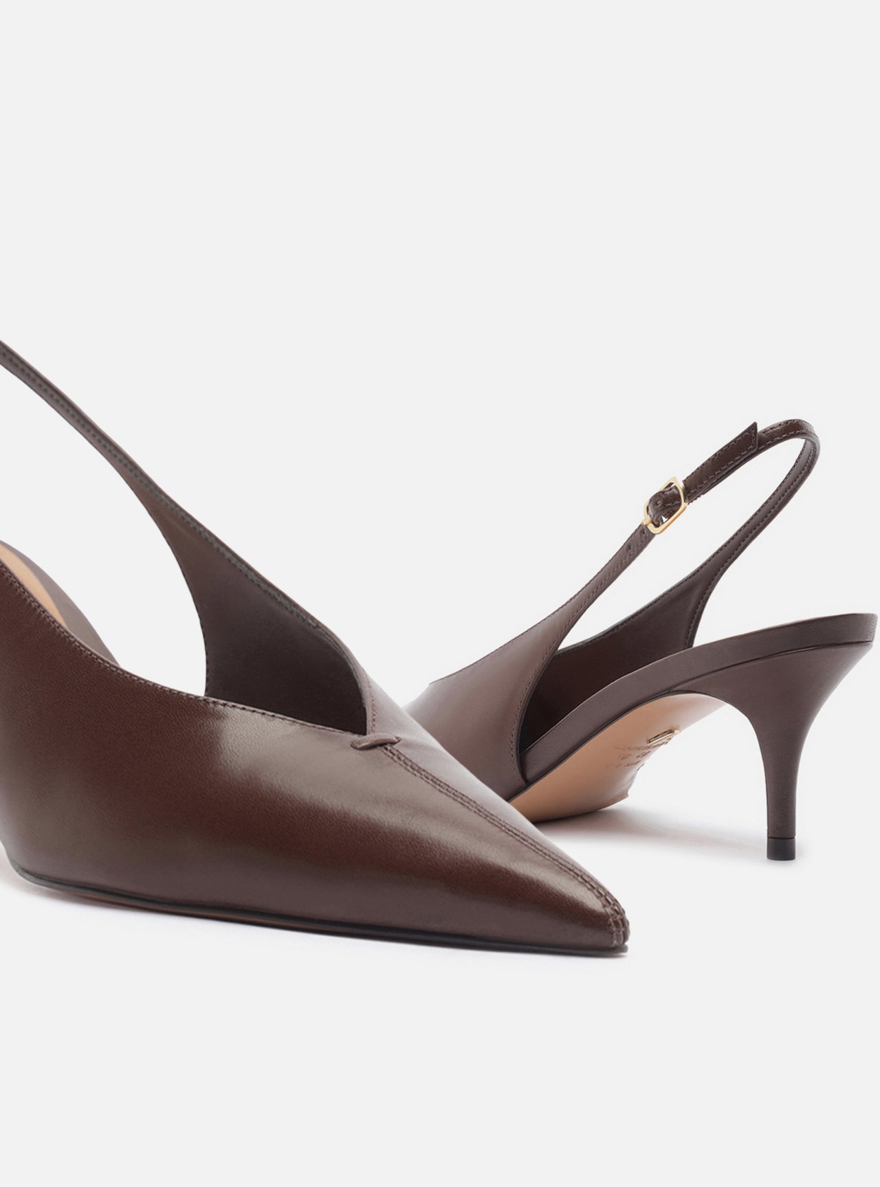 Scarpin Marrom Couro Slingback Salto Baixo Fino — foto 4