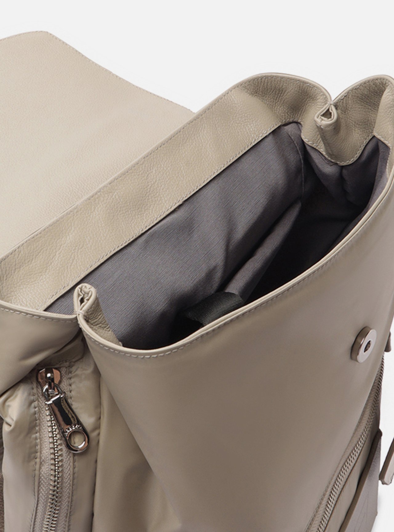 Bolsa Mochila Marrom Média Trança Metais Fila — foto 4