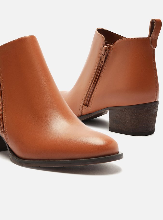 Bota Caramelo Couro Cano Curto Salto Baixo