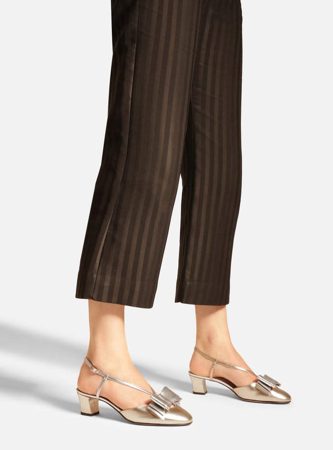 Scarpin Dourado Couro Salto Baixo Slingback Laço