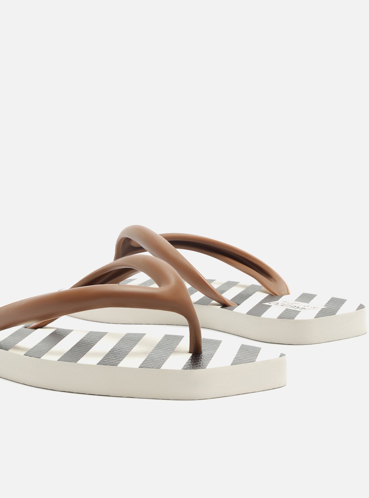 Chinelo de Dedo Marrom Bico Quadrado Brizza — foto 4
