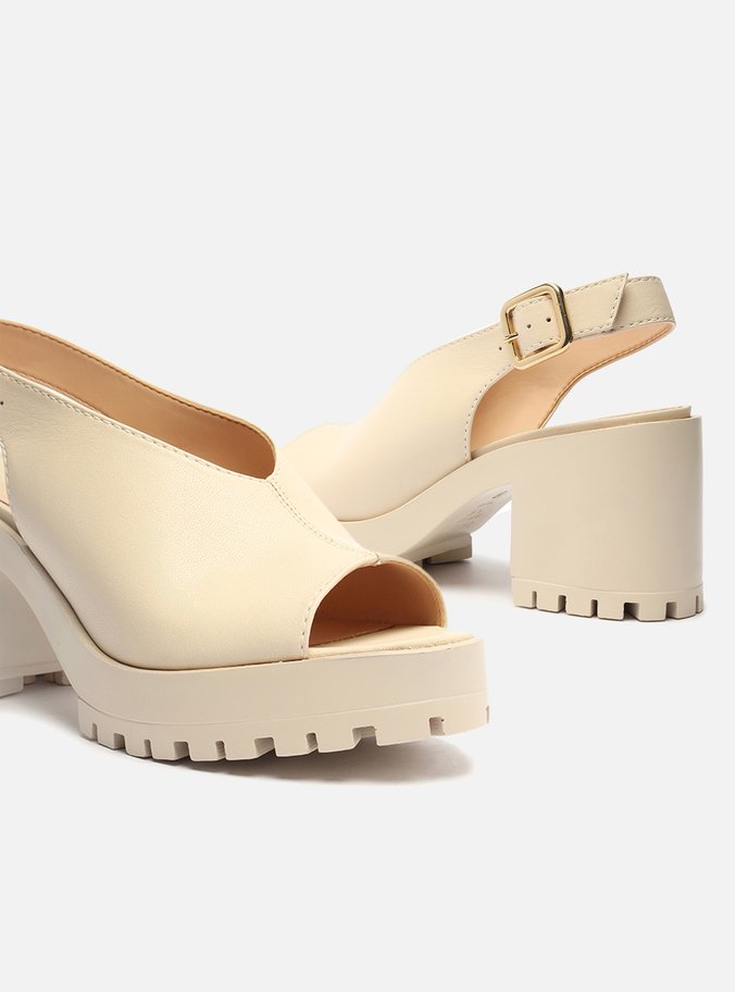 Sandália Off-White Couro Bloco Tratorada Fechada