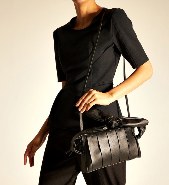 Bolsa Satchel Preta Couro Iza Pequena