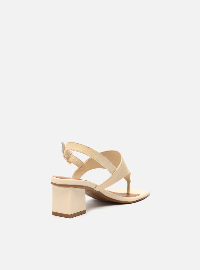 Sandália Off-White Bloco Bico Quadrado Tira