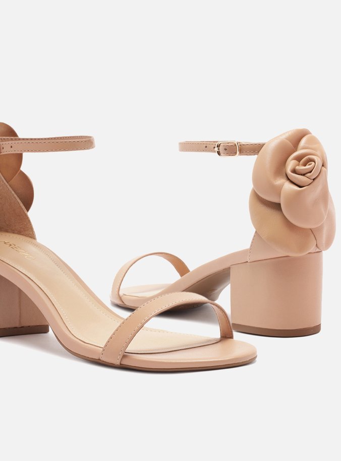 Sandália Nude Couro Salto Bloco Maxi Flor