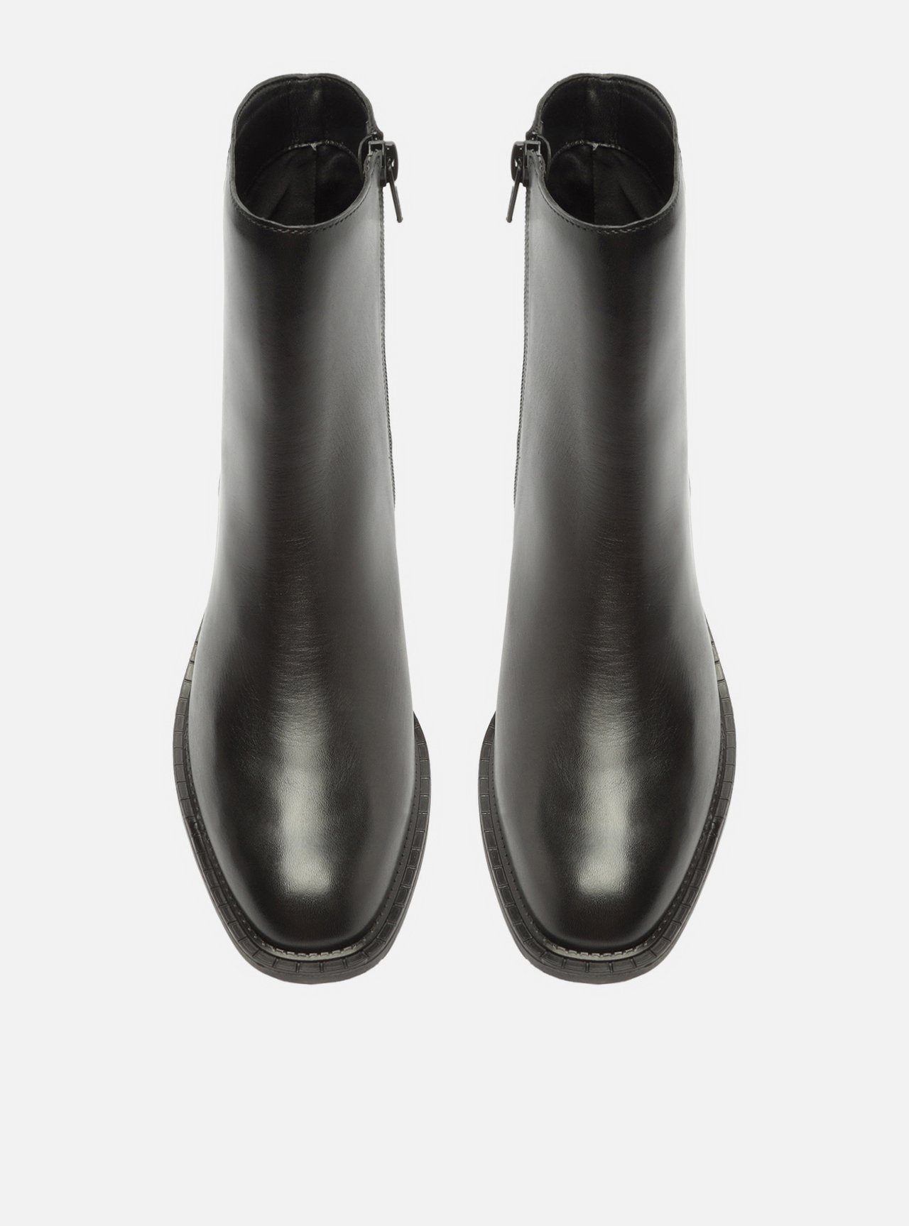 Bota Preta Couro Cano Médio Bloco Metal — foto 5