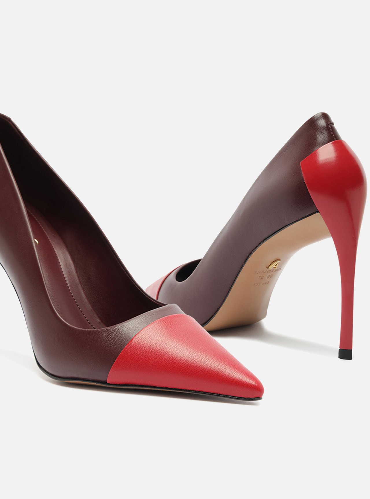 Scarpin Vermelho Couro Salto Fino Bico Fino Cap Toe — foto 4
