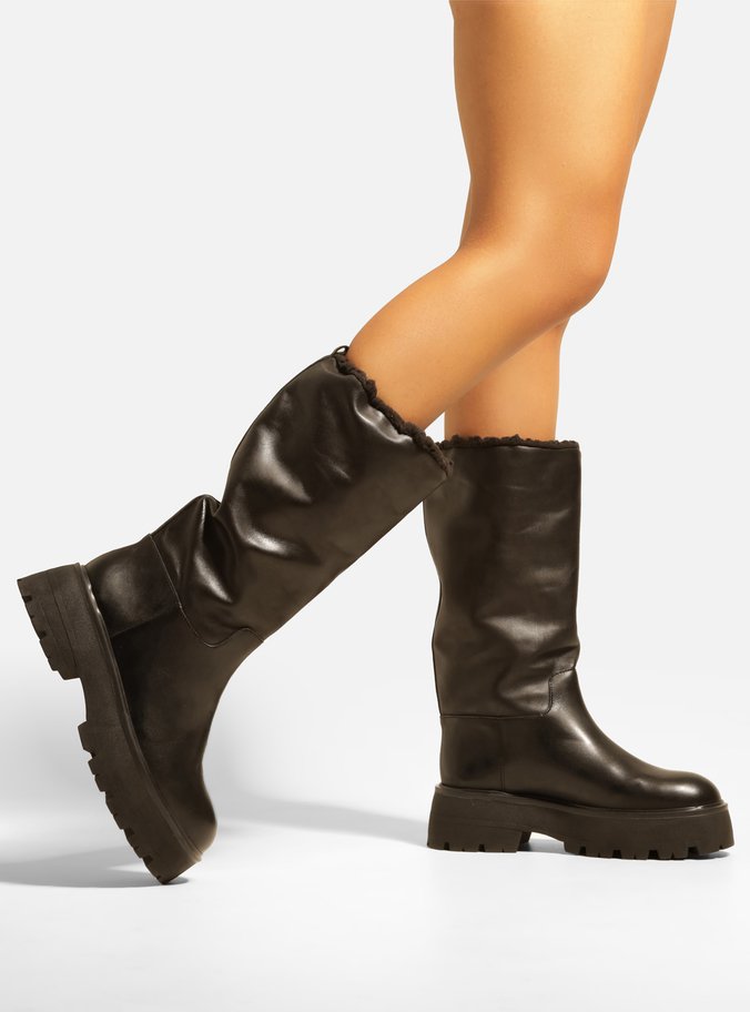 Bota Preta Couro Cano Médio Tratorada Riley