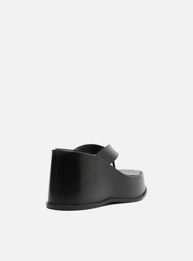 Tamanco Preto Couro Plataforma Thong