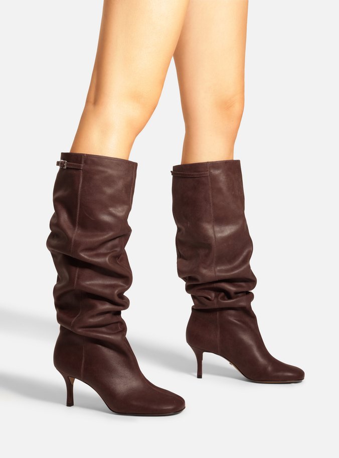 Bota Marrom Couro Salto Fino Slouchy Tira