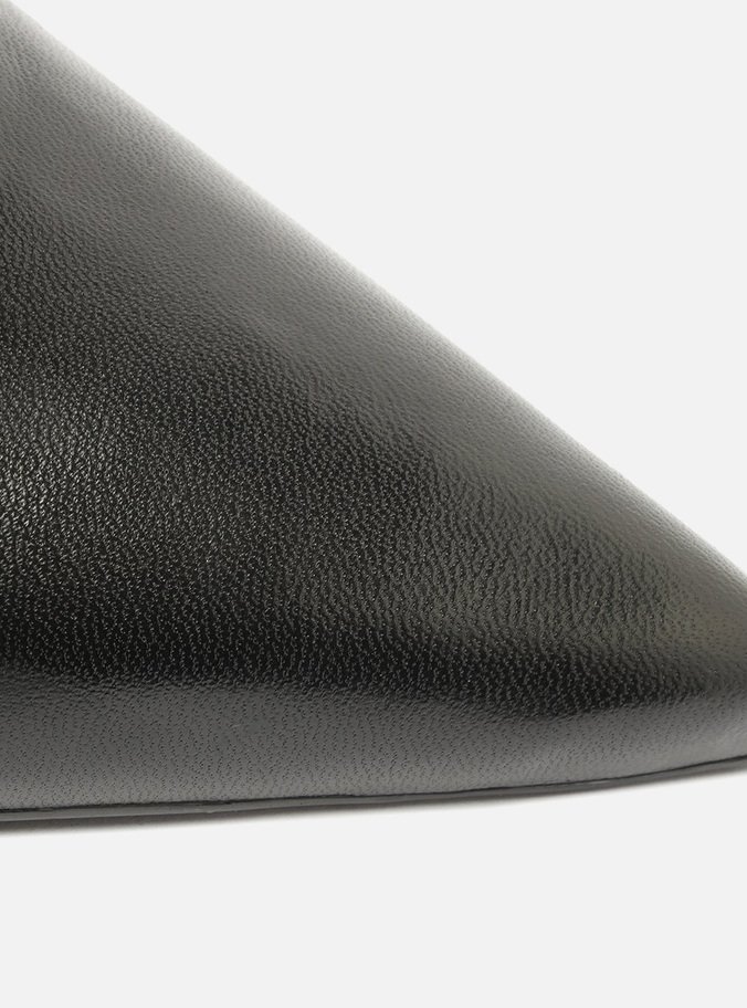 Scarpin Preto Couro Salto Baixo Fino Bico Fino