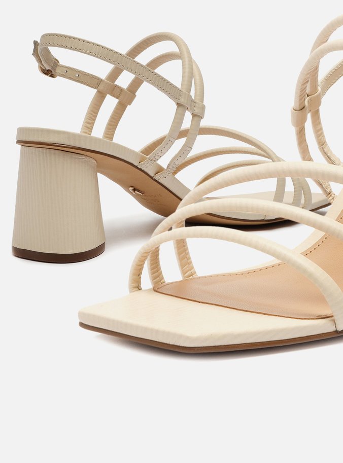 Sandália Off-White Couro Salto Bloco Redondo