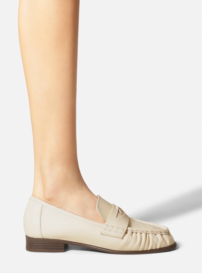 Mocassim Off White Couro Salto Bloco Metais