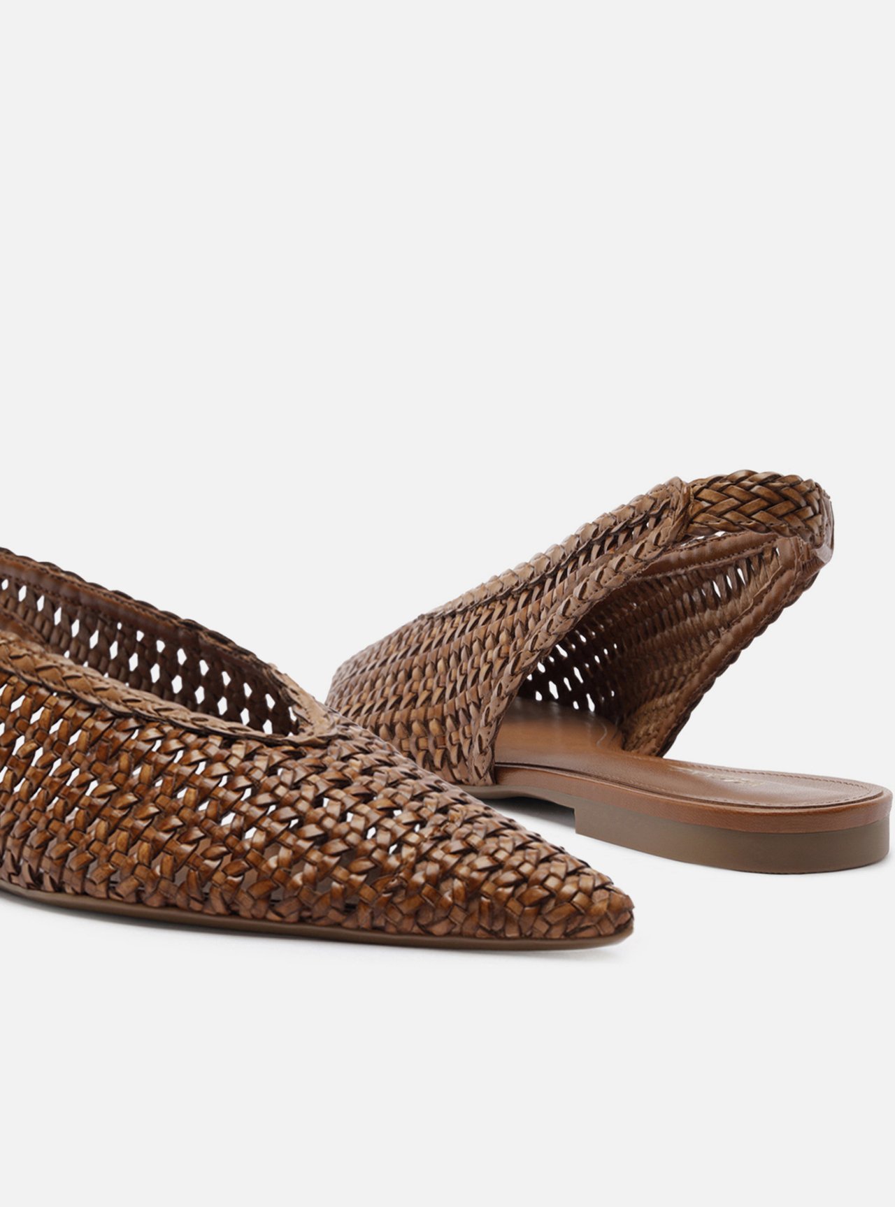 Sapatilha Marrom Tressê Bico Fino Slingback — foto 4