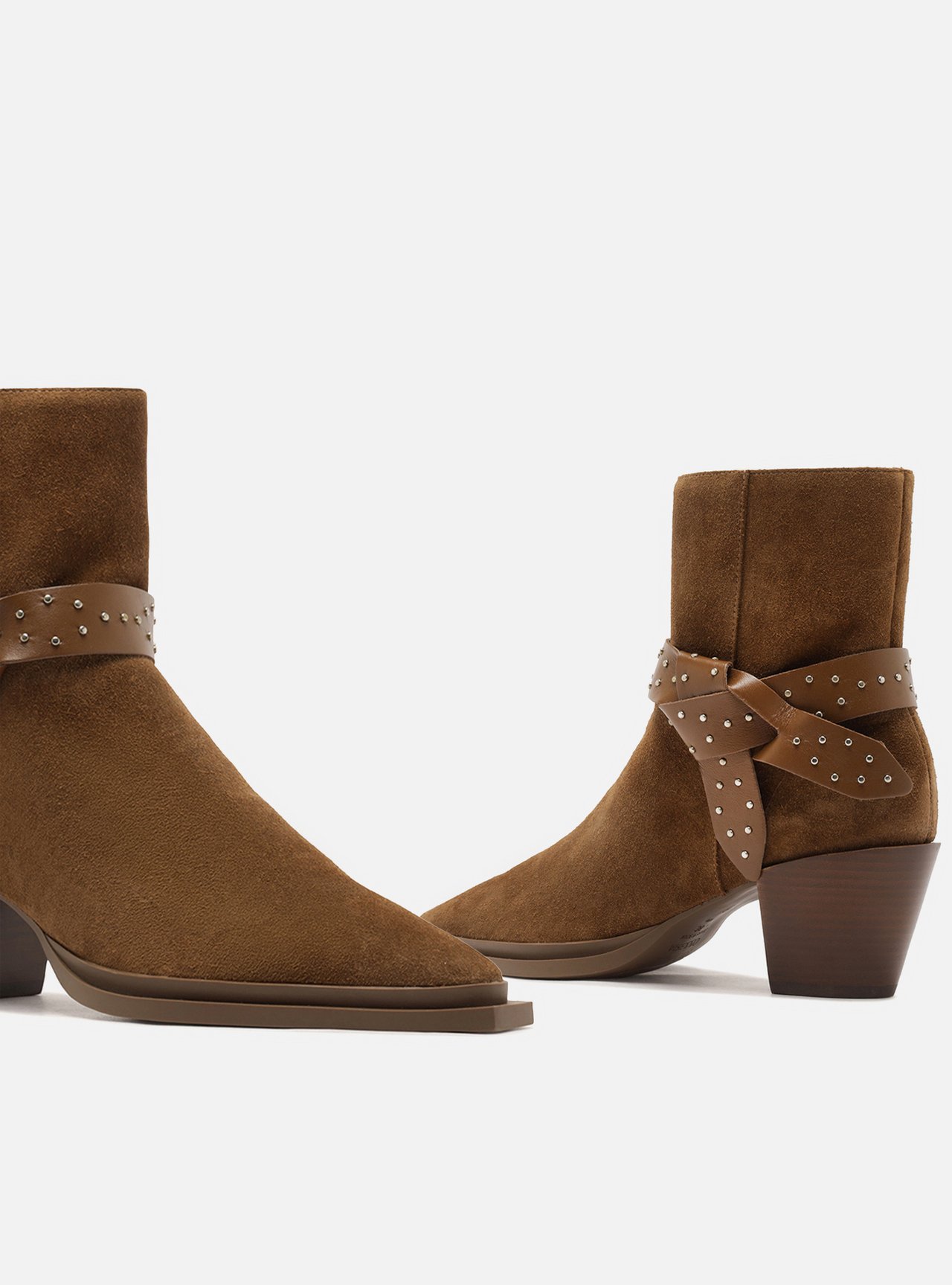 Bota Marrom Suede Salto Bloco Laço Rebites — foto 4