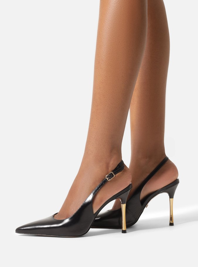Scarpin Preto Couro Salto Fino Dourado