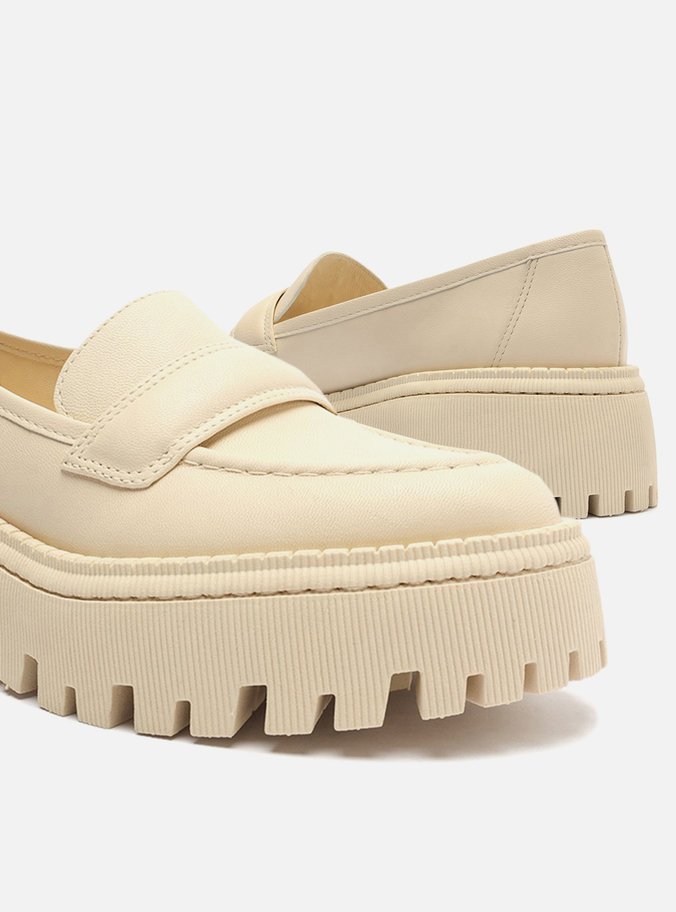 Mocassim Off-White Couro Tratorado Tira
