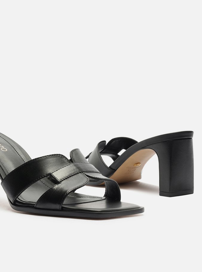 Mule Preto Couro Bico Quadrado Tira Vazada