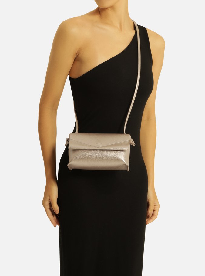 Bolsa Tiracolo Metalizada Pequena Costuras