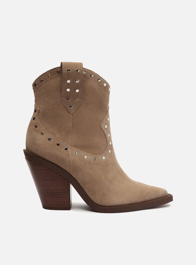 Bota Marrom Acamurçada Cano Curto Tachas Western
