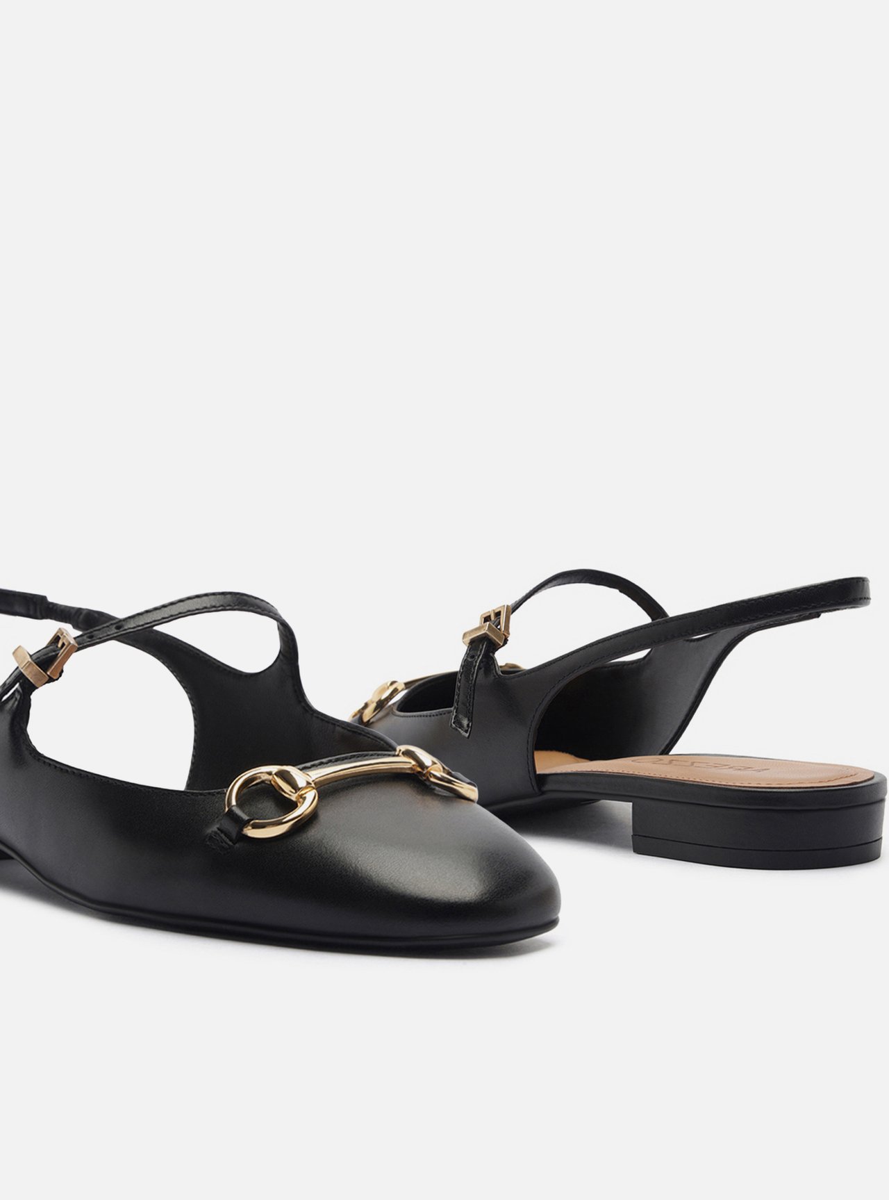 Sapatilha Preta Couro Bico Redondo Bridão Slingback — foto 4