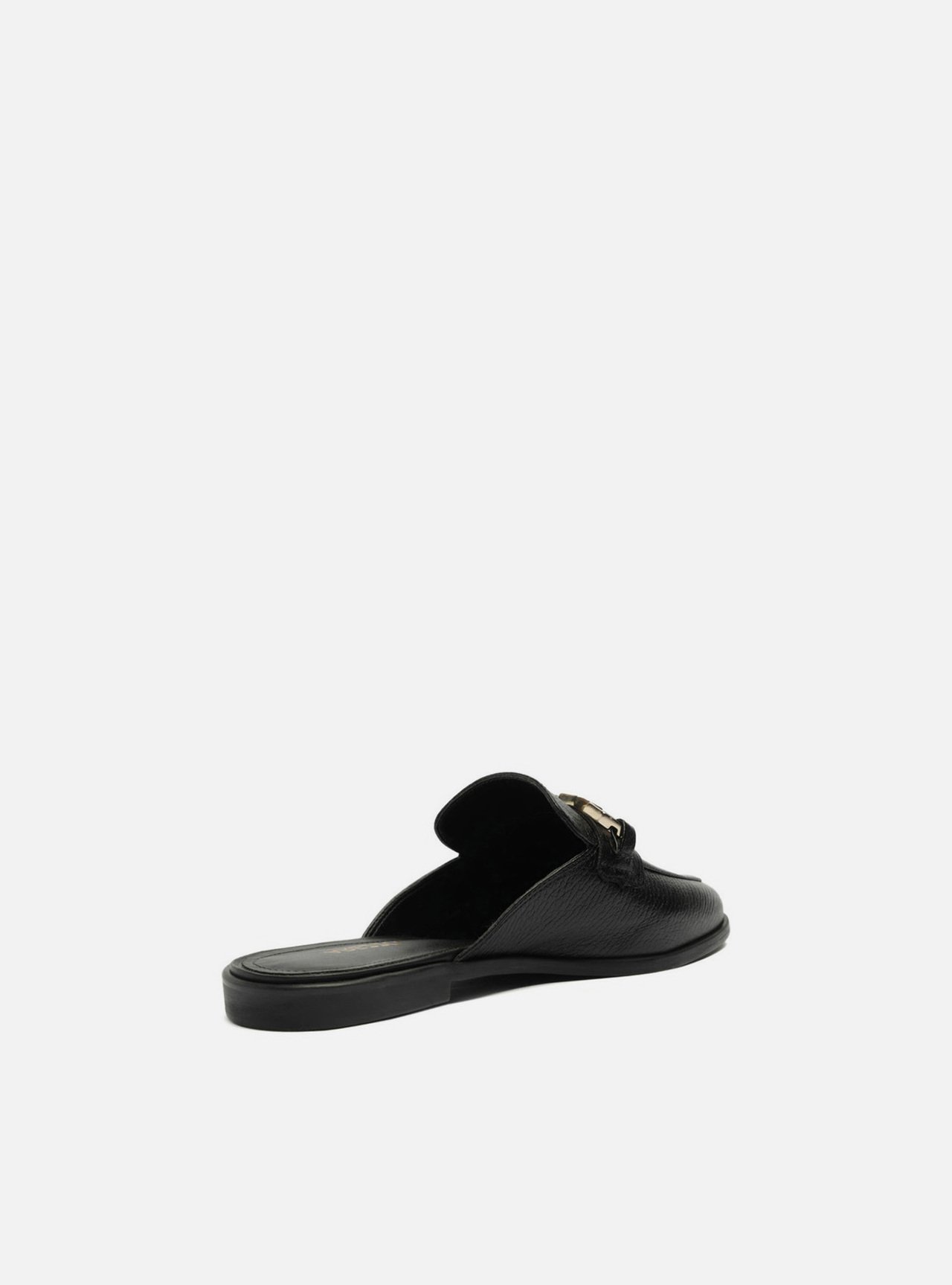 Mule Preto Couro Bico Redondo Metal — foto 3
