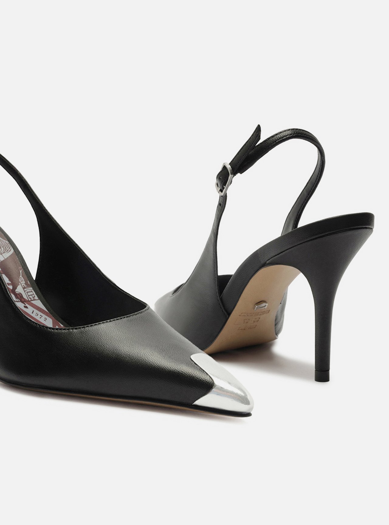 Scarpin Preto Couro Slingback Cap Toe Metal — foto 4