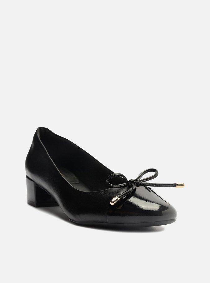Scarpin Preto Couro Salto Baixo Laço Soft
