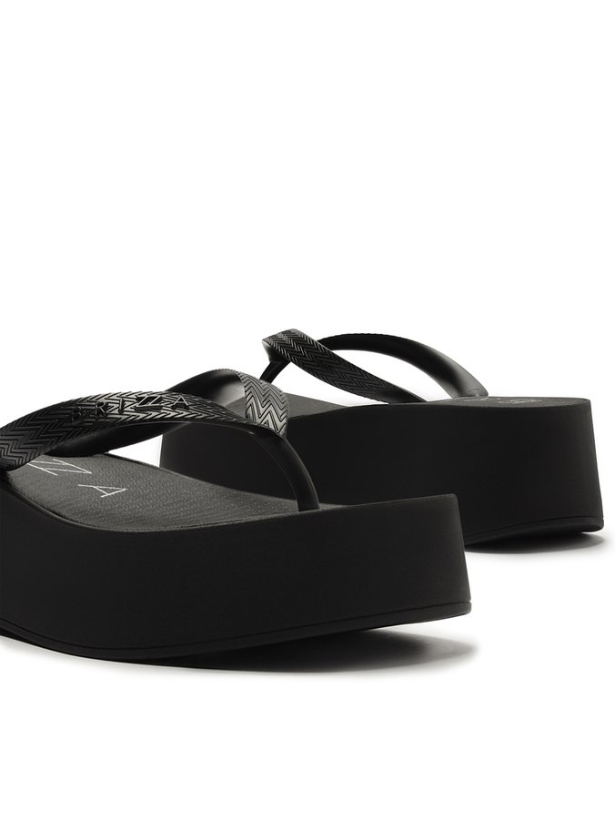 Sandália Preta Flatform Tiras Rio