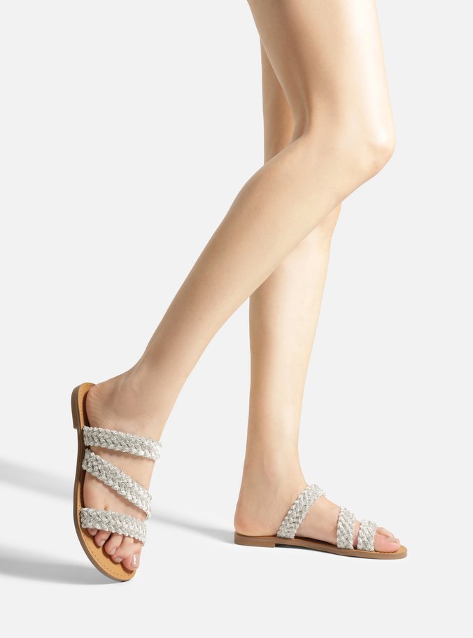 Rasteira Prata Bico Redondo Tiras Trança