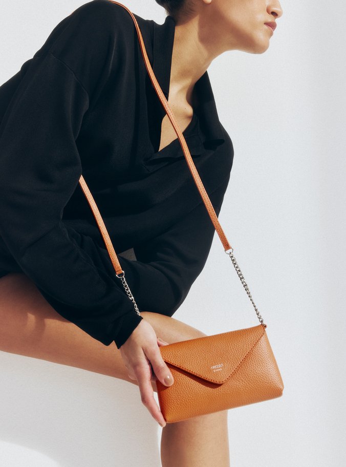 Bolsa Tiracolo Marrom Giorno Pequena Envelope