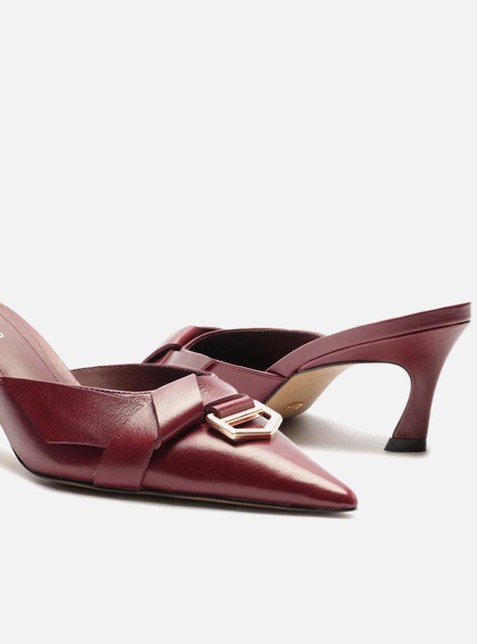 Mule Vermelho Couro Bico Fino Salto Baixo