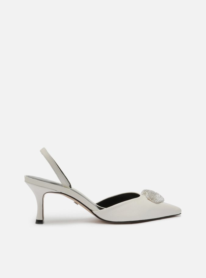 Scarpin Branco Couro Bico Fino Aberto Coração