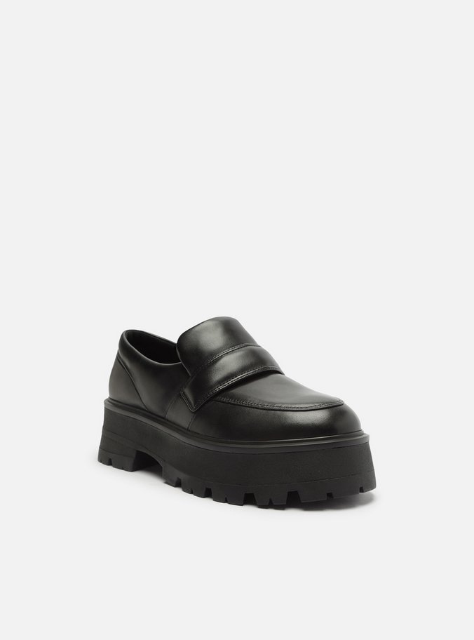 Mocassim Preto Couro Salto Médio Tratorado