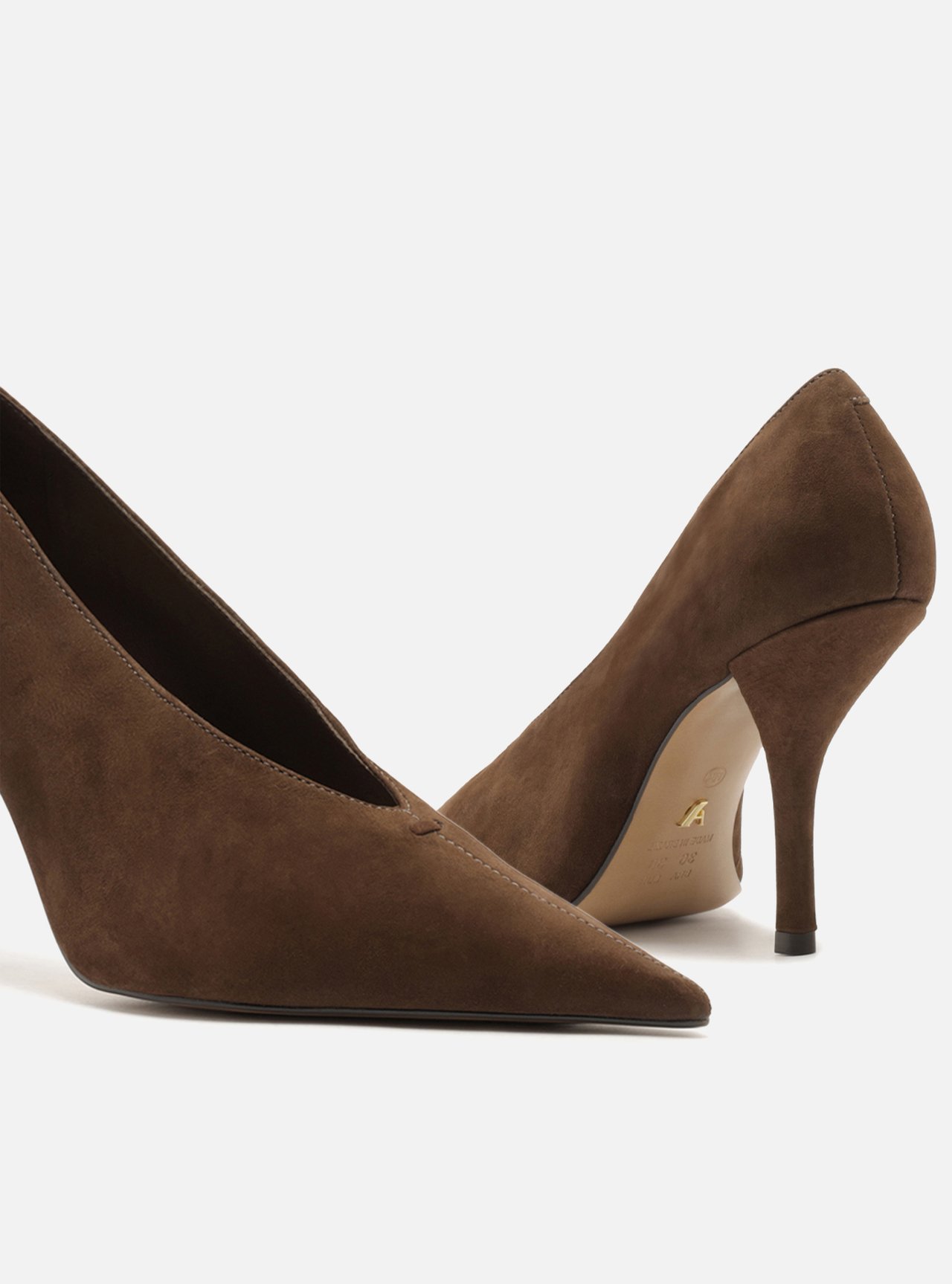 Scarpin Marrom Nobuck Salto Alto Fino Recorte V — foto 4