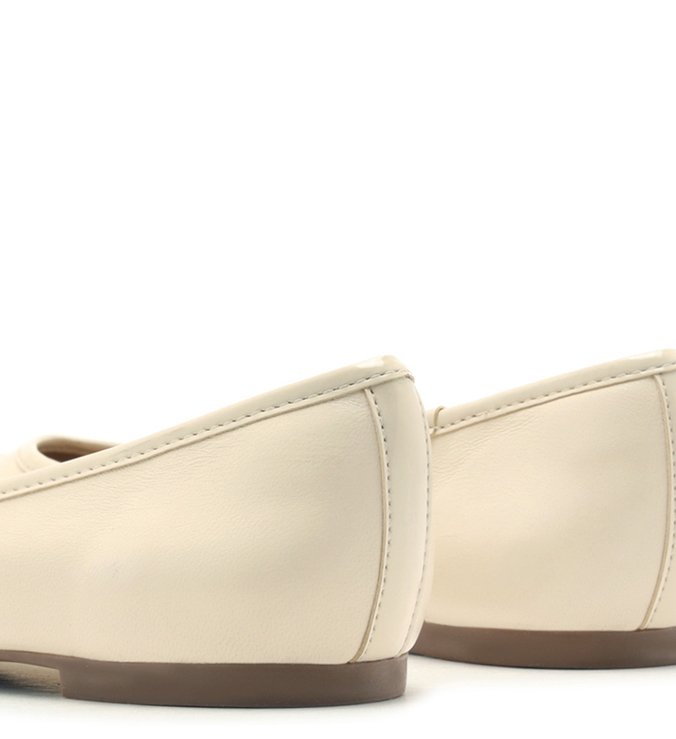 Sapatilha Off-White Bico Redondo Cap Toe Verniz