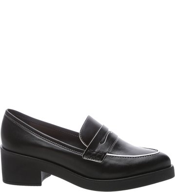 Mocassim Couro Bico Fino Salto Preto